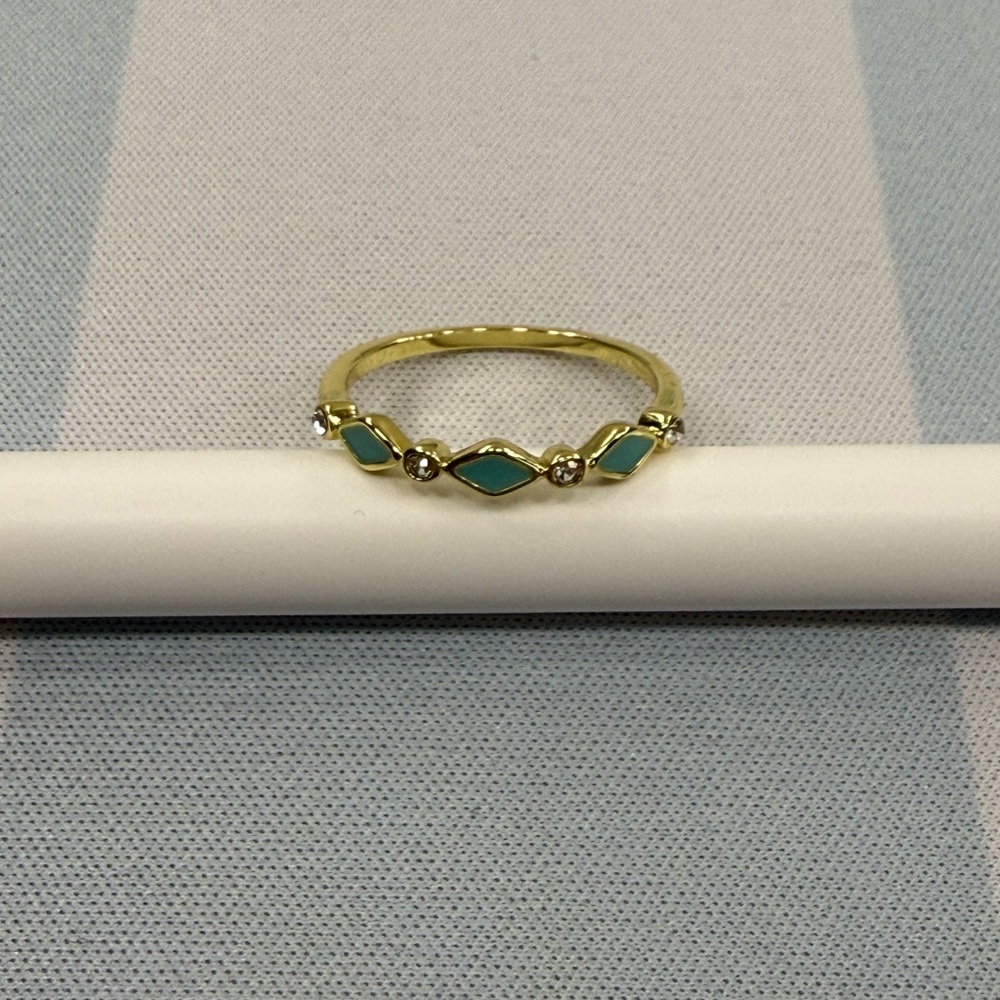 Elegant Gold and Turquoise Ring